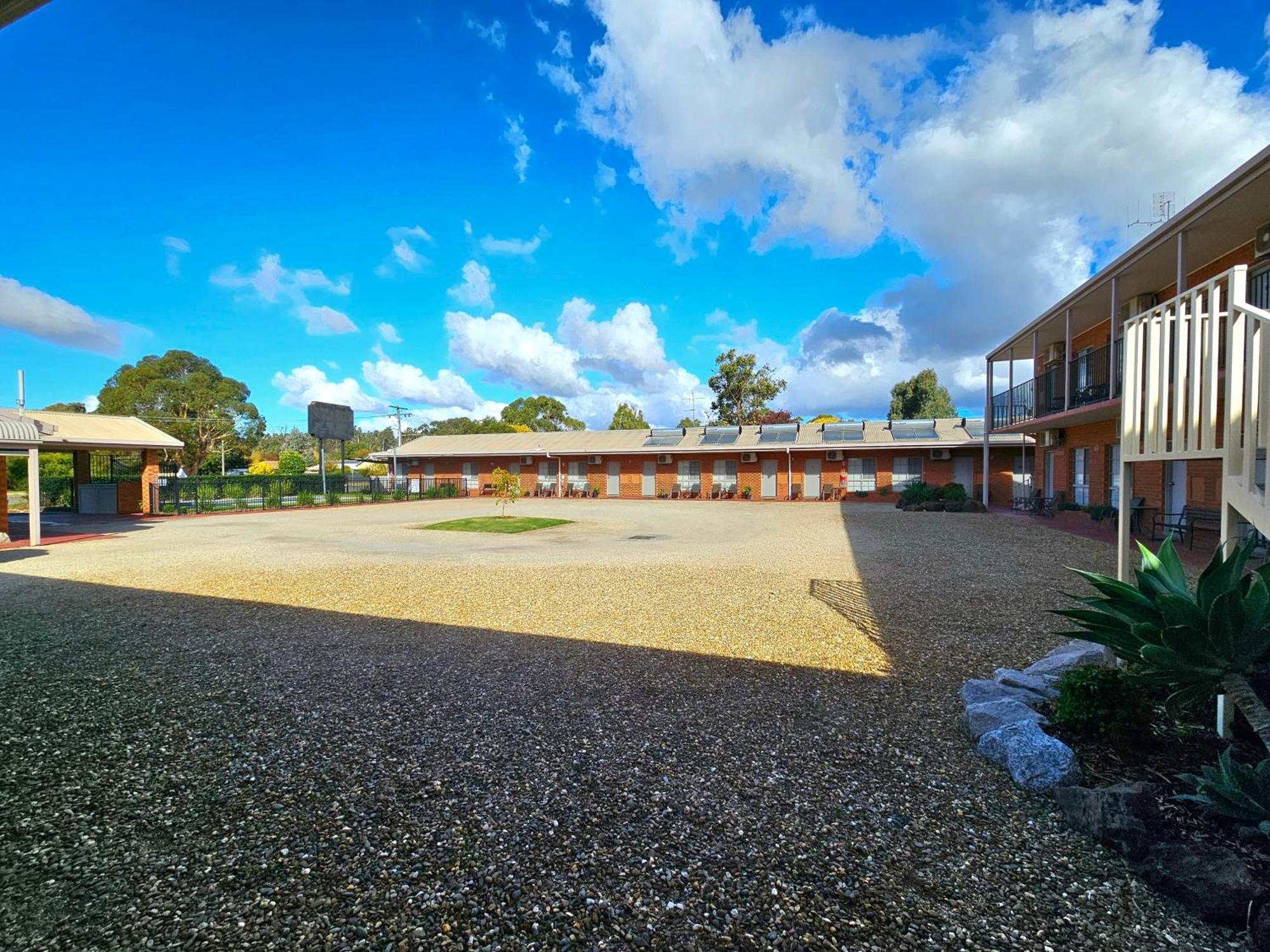 Bridge Motor Inn Tocumwal Exterior photo