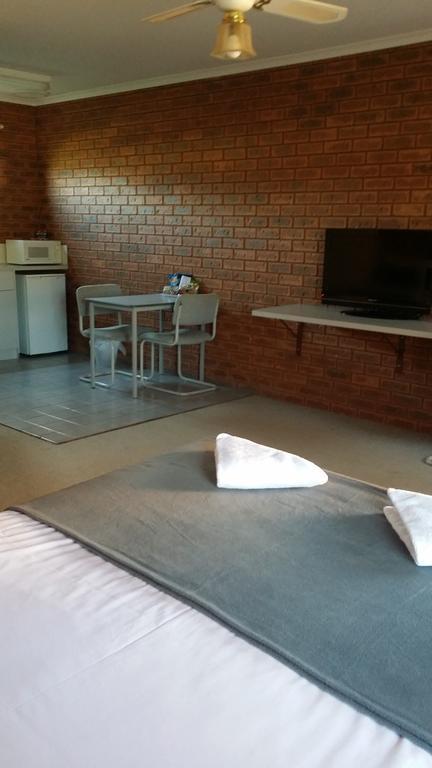 Bridge Motor Inn Tocumwal Exterior photo